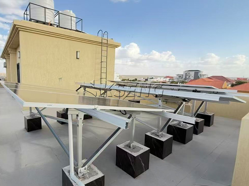 Kseng Solar Racking Manufacturer Somalia Office Flat Roof Concrete Pedestal Mount Project Case Afrique-commercial-toit-plat-fournisseur-de-montage-solaire-Kseng-50kW-Somalie-bureau-béton-piédestal-solaire-rack-projet-cas
