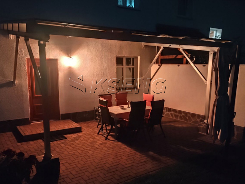 Pergola photovolta&iuml;que en aluminium