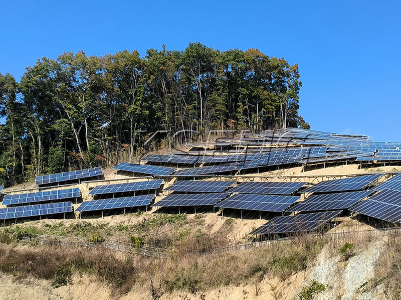 montage-solaire-travers&eacute;e-goulet-de-montagne
