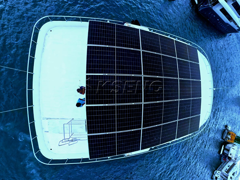Syst&egrave;me de montage solaire pour yacht