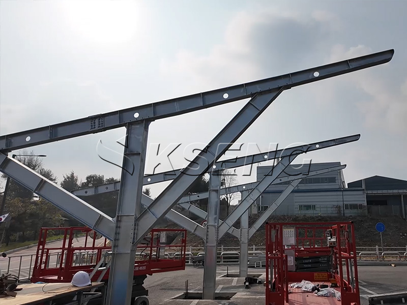 Chantier-de-construction-d-un-projet-d'abri-de-voiture-solaire-&agrave;-Gyeonggi-do,-Cor&eacute;e-du-Sud,-Travaux-de-fondation-termin&eacute;s---Kseng