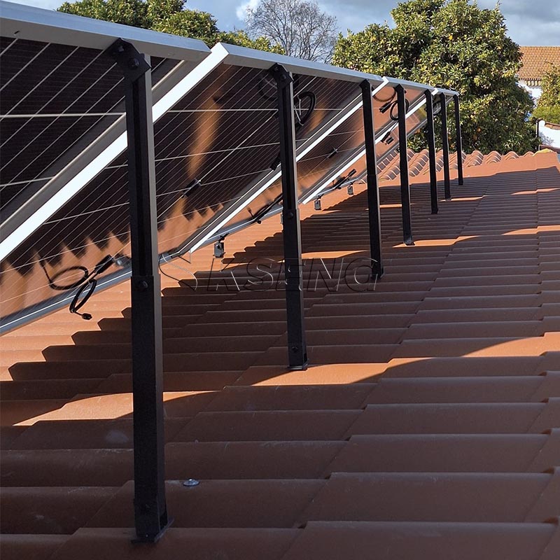 kseng-noir-supports-solaires-r&eacute;glables-portugal-installation-de-support-de-toit-tuile