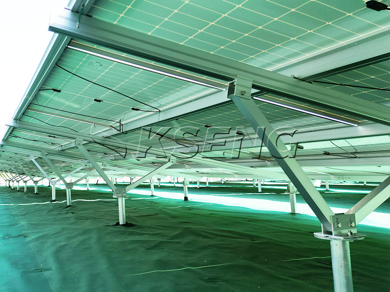 _-fondation-solaire-sur-pieux-viss&eacute;s-sur-sol-tendre