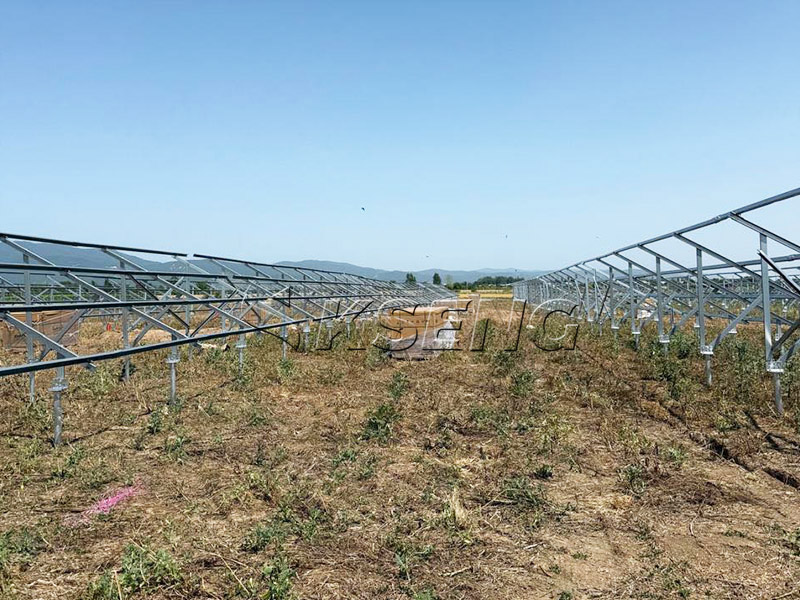 Rayonnage solaire enduit de Zn-Al-Mg