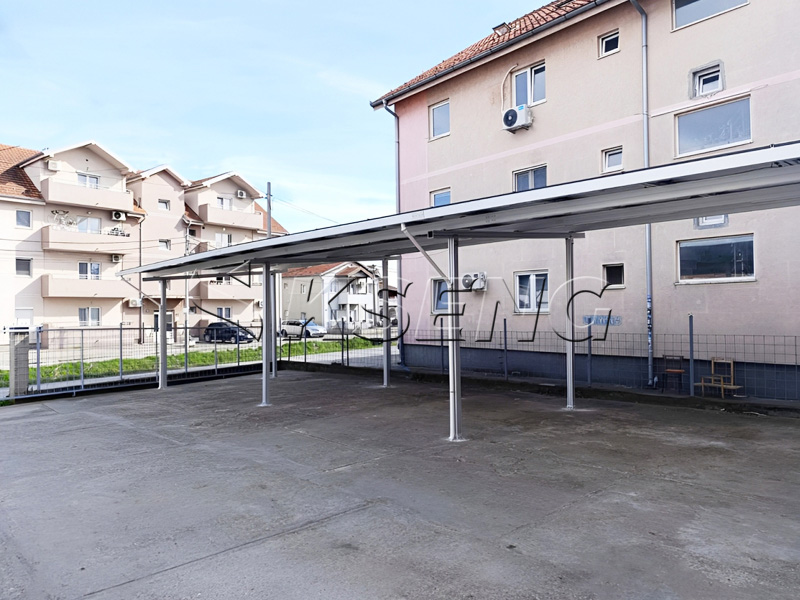Abri-solaire-en aluminium pour 6 voitures