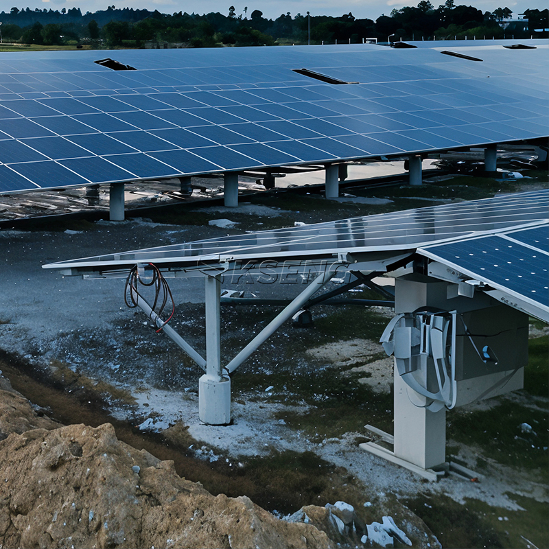 Syst&egrave;me de montage solaire au sol sur pieux en acier galvanis&eacute; &agrave; chaud Disposition est-ouest