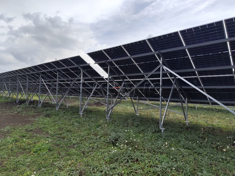 Structure de montage solaire en acier rev&ecirc;tu de Zn-Al-Mg pour PV mont&eacute; au sol