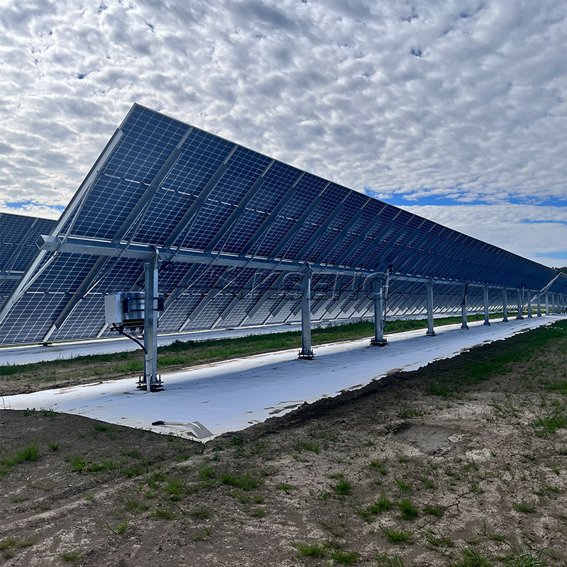 Installation sur le terrain du syst&egrave;me de suivi solaire &agrave; axe unique