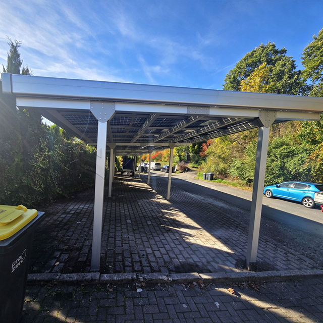 Syst&egrave;me de montage pour abri de voiture solaire commercial et industriel